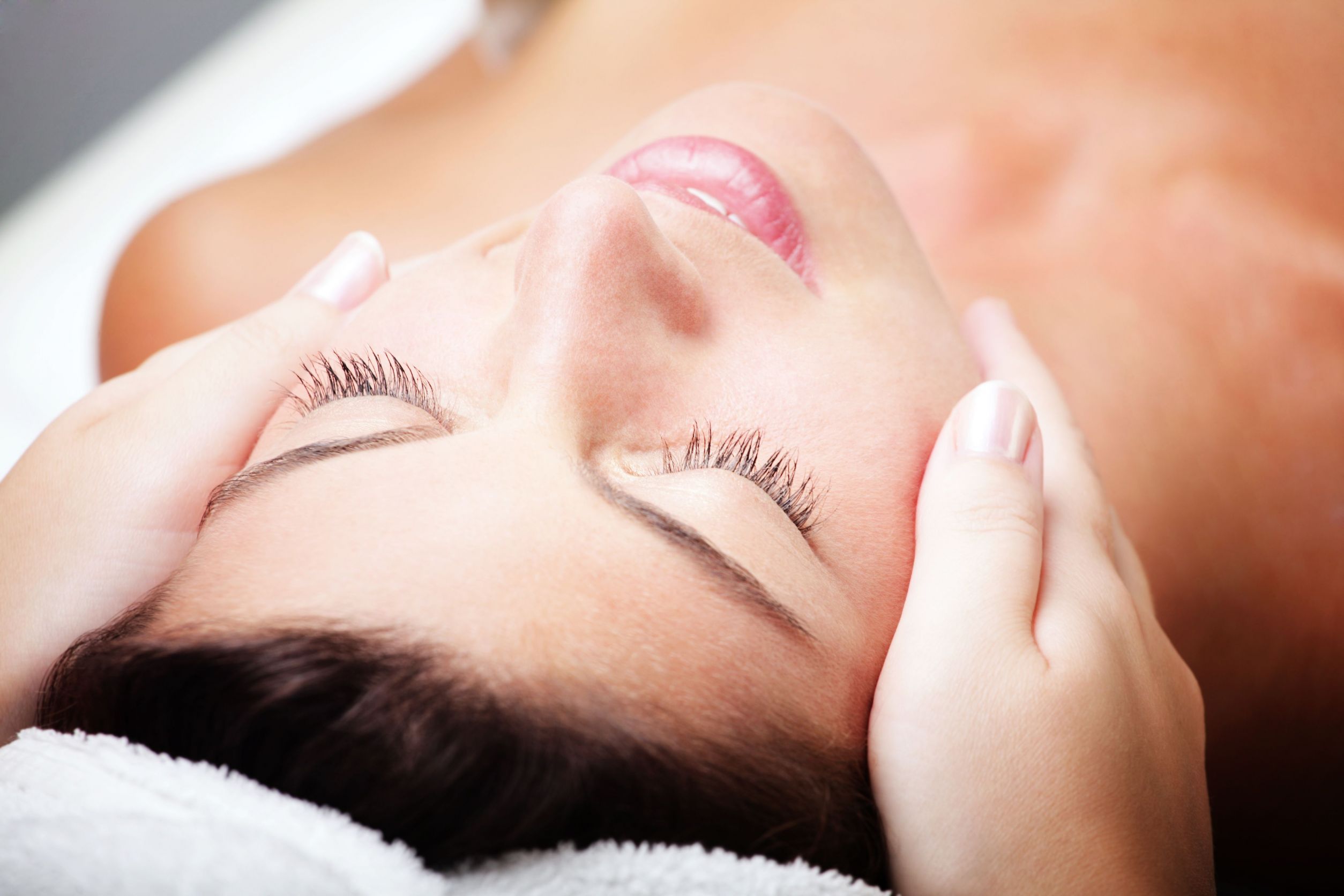 Woman getting a head massage at our spa located in Surrey.